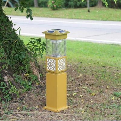 در فضای باز با استفاده از چراغ باغ پشه کش قابل شارژ خورشیدی